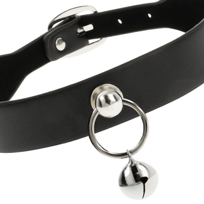 Collare in pelle vegana nero con pendente